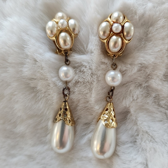 Vintage Gold and Pearl Clip On Earrings - Picture 1 of 6